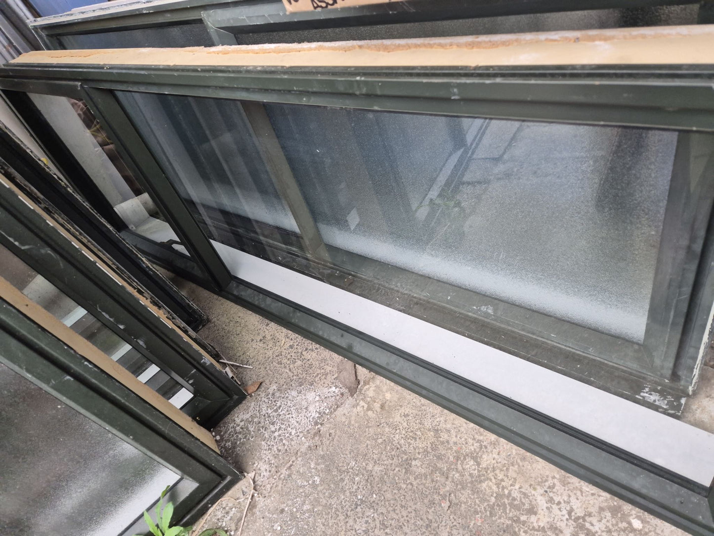Karaka Green Highlight window .6m H x 1.7W #2051