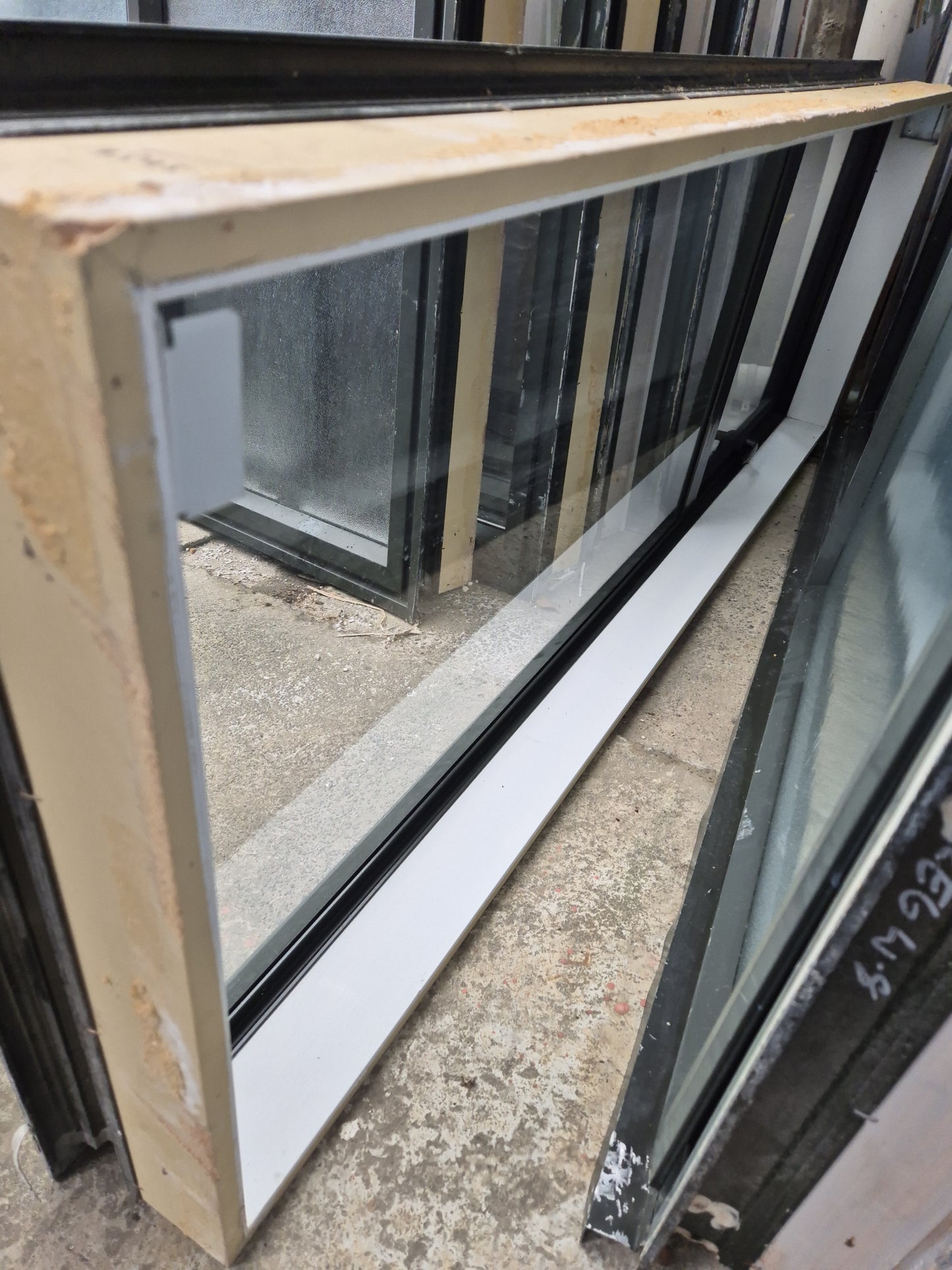 Karaka Green Highlight window .6m H x 1.7W #2051