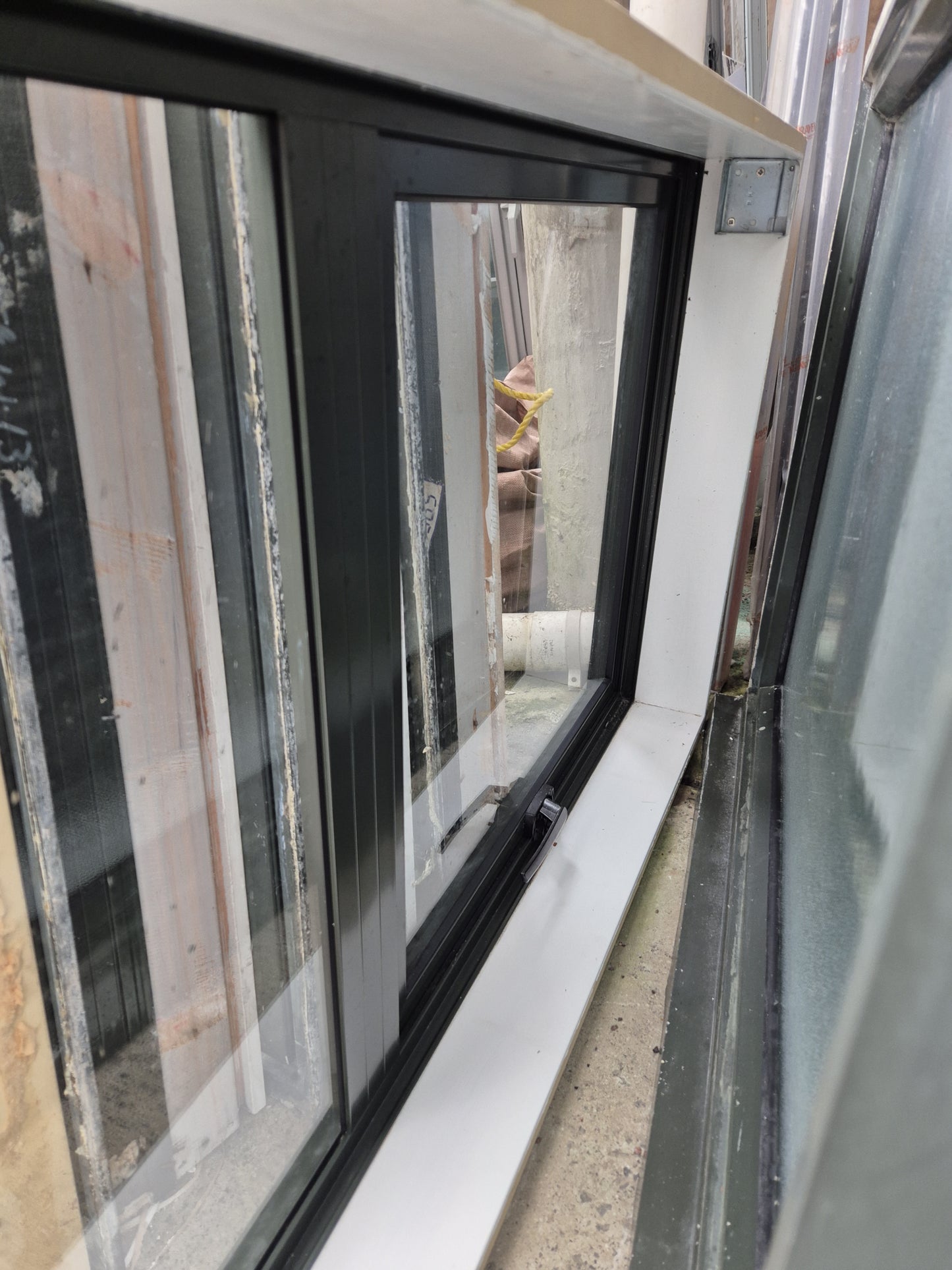 Karaka Green Highlight window .6m H x 1.7W #2051