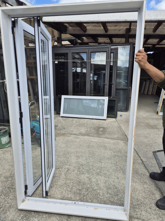 White SG Bifolding Door 1970 H x 1190 W #2084