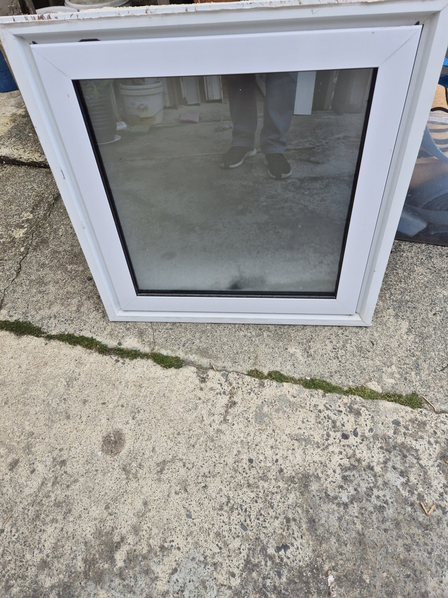 White Double Glazed Window Frosted .6m x .6 #2227b