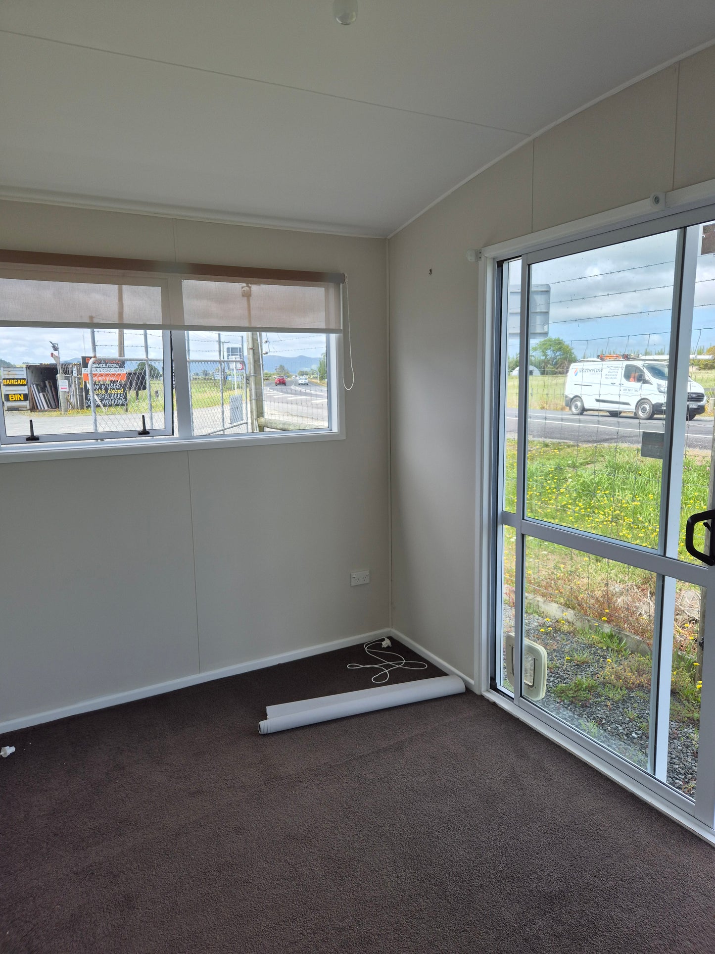 Small Cabin with Arched roof, painted & carpeted