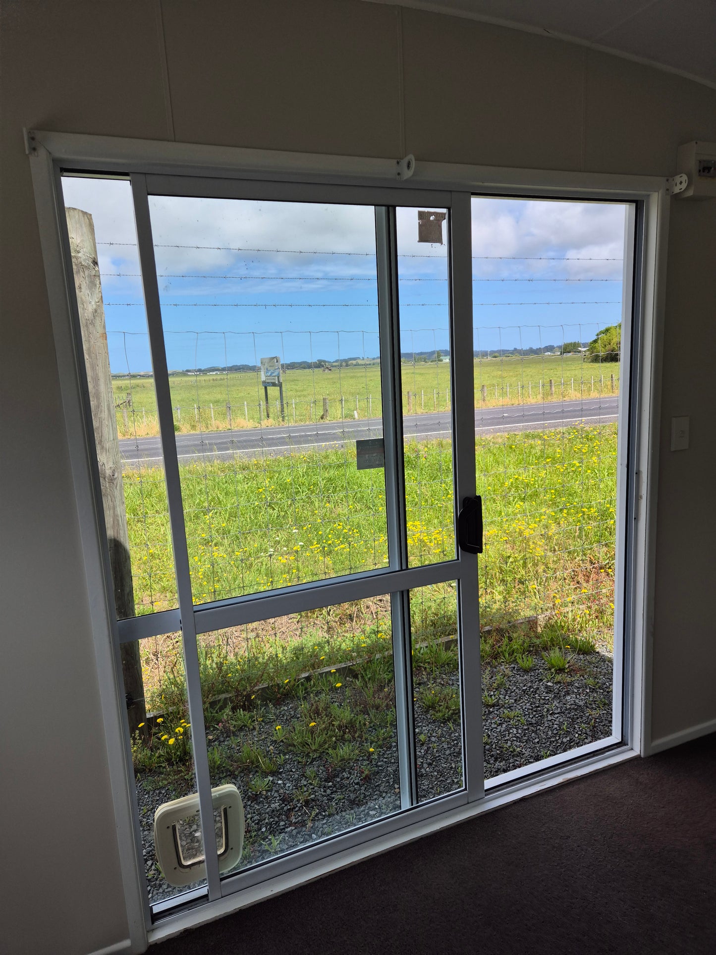 Small Cabin with Arched roof, painted & carpeted