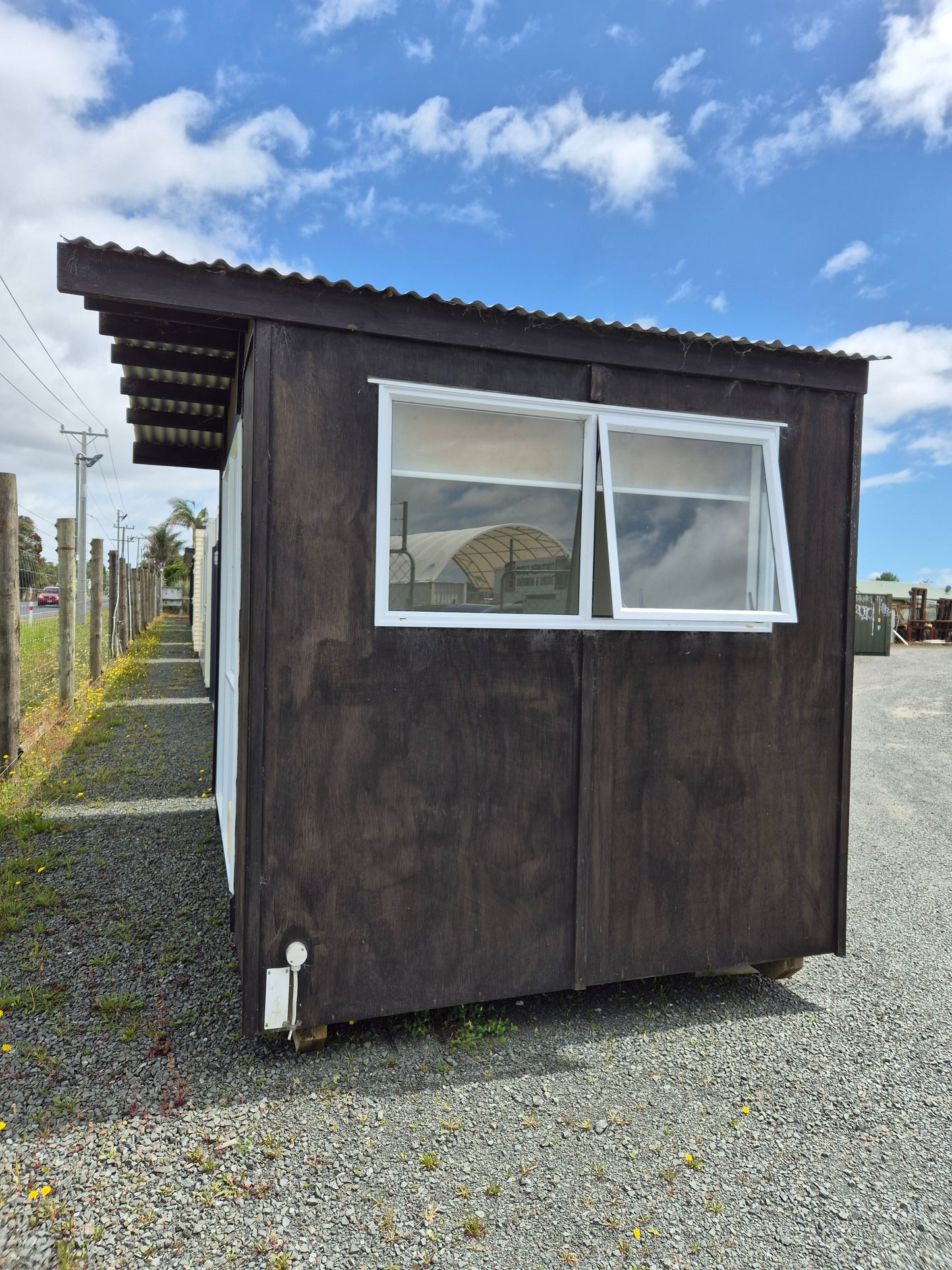 Small Cabin with Arched roof, painted & carpeted