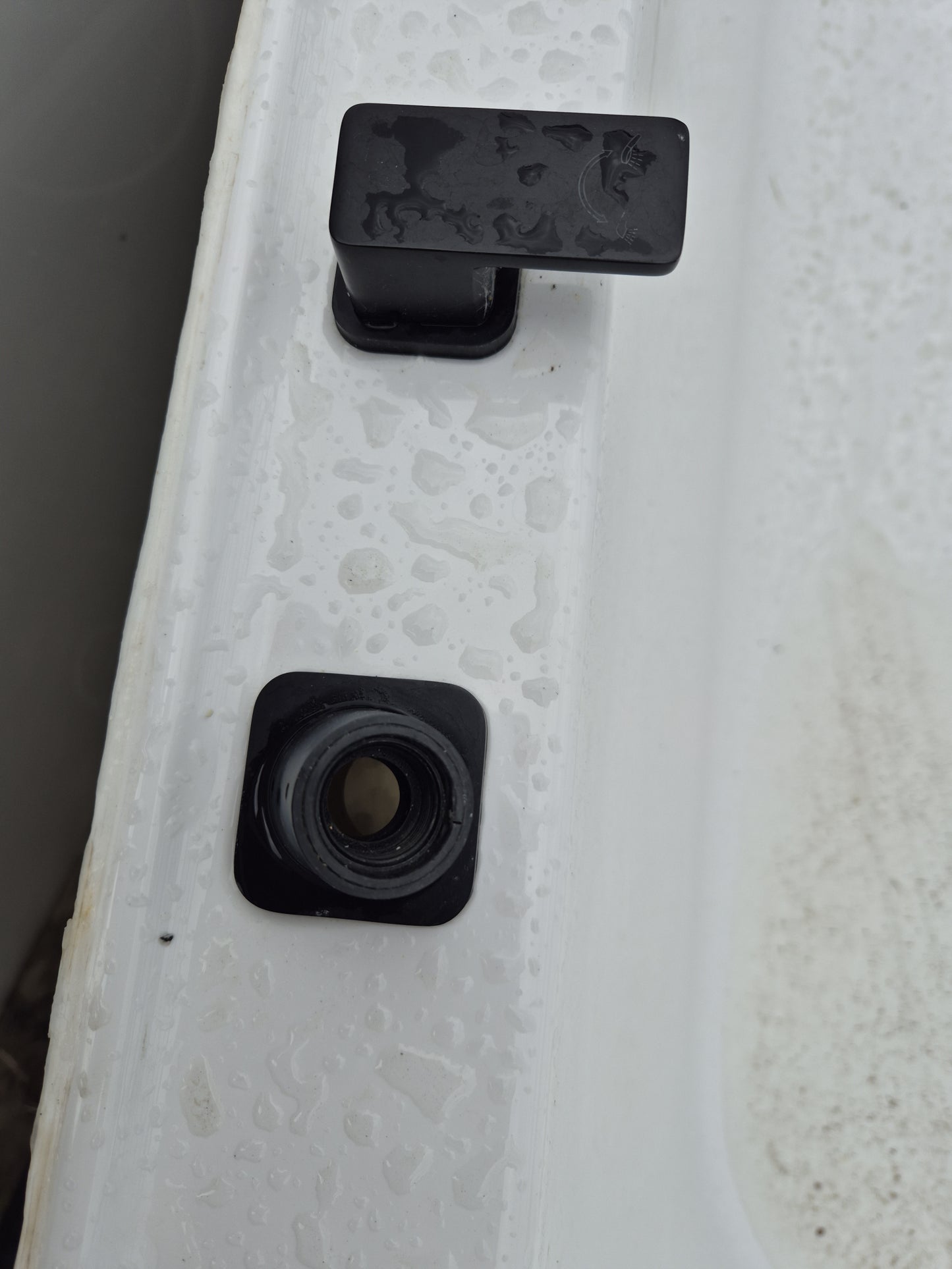 Freestanding Bath with Adjustable Feet 1690 L x 770 W  #2239