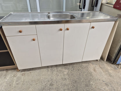 Small kitchen unit 1675 mm L x 510 D - Ideal for the Bach!