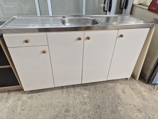 Small kitchen unit 1675 mm L x 510 D - Ideal for the Bach!