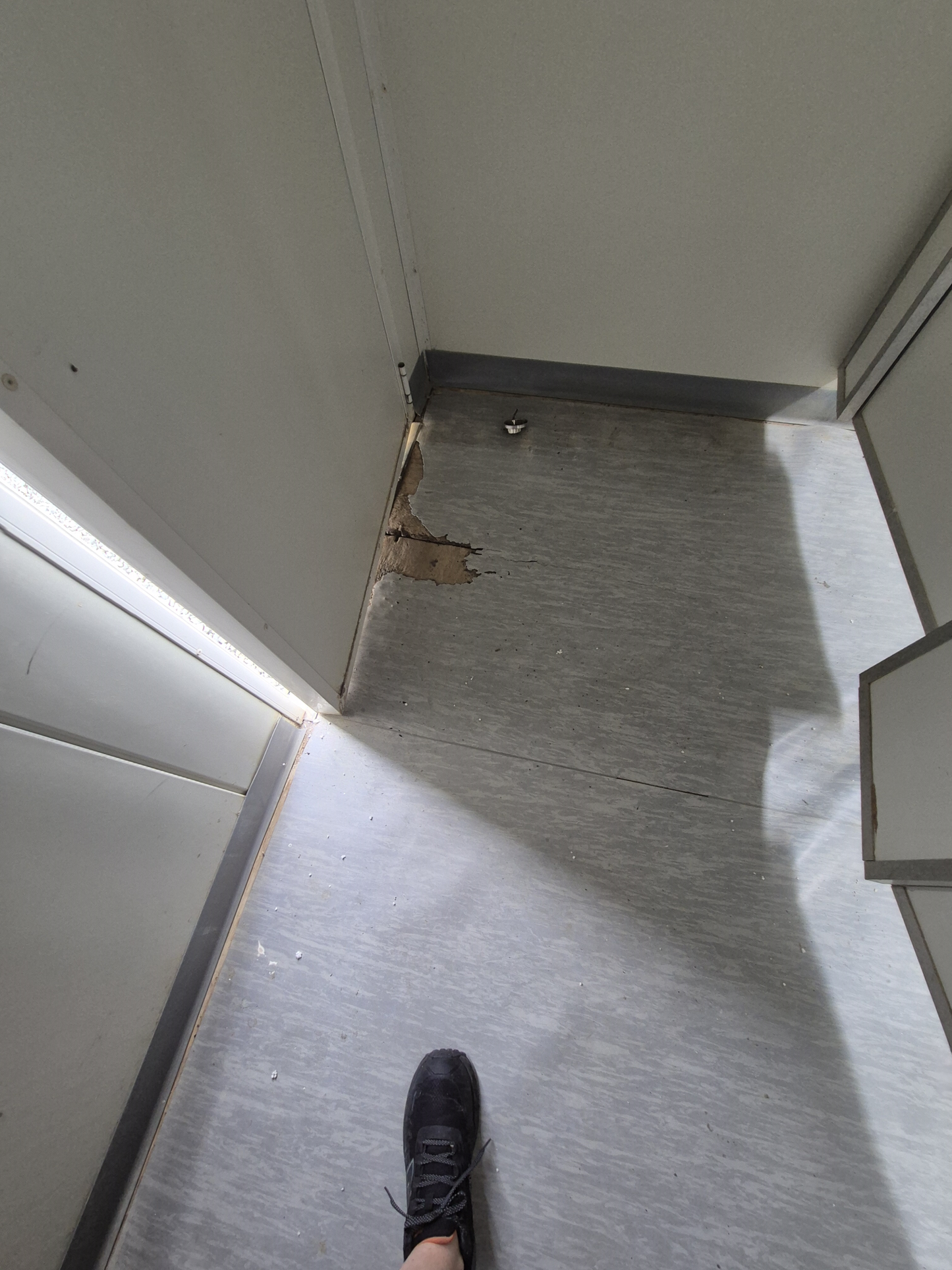 **SALE** Toilet Block, 2 toilets, 1 urinal & Basin 3m x 2.5m #2