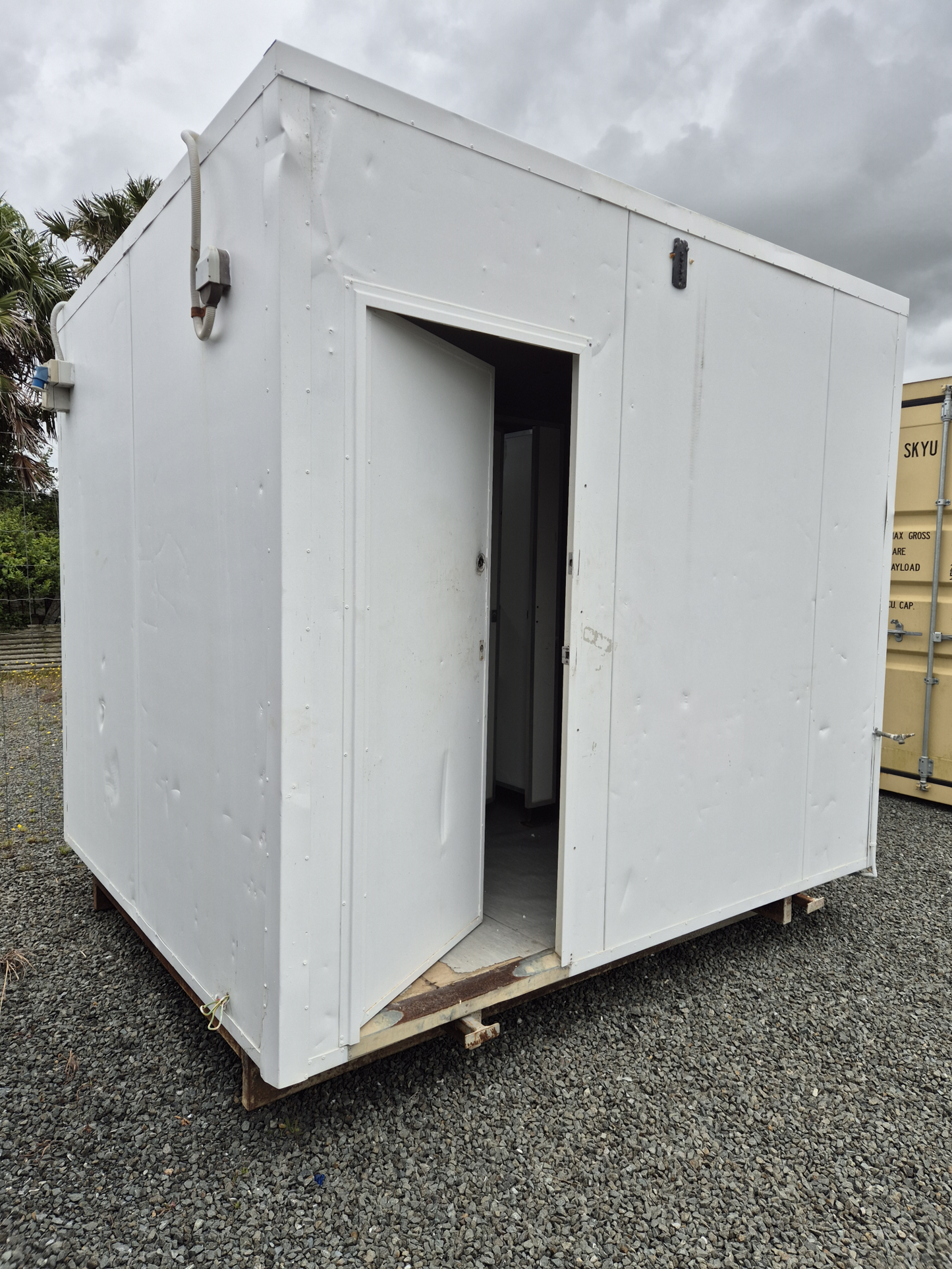 **SALE** Toilet Block, 2 toilets, 1 urinal & Basin 3m x 2.5m #2