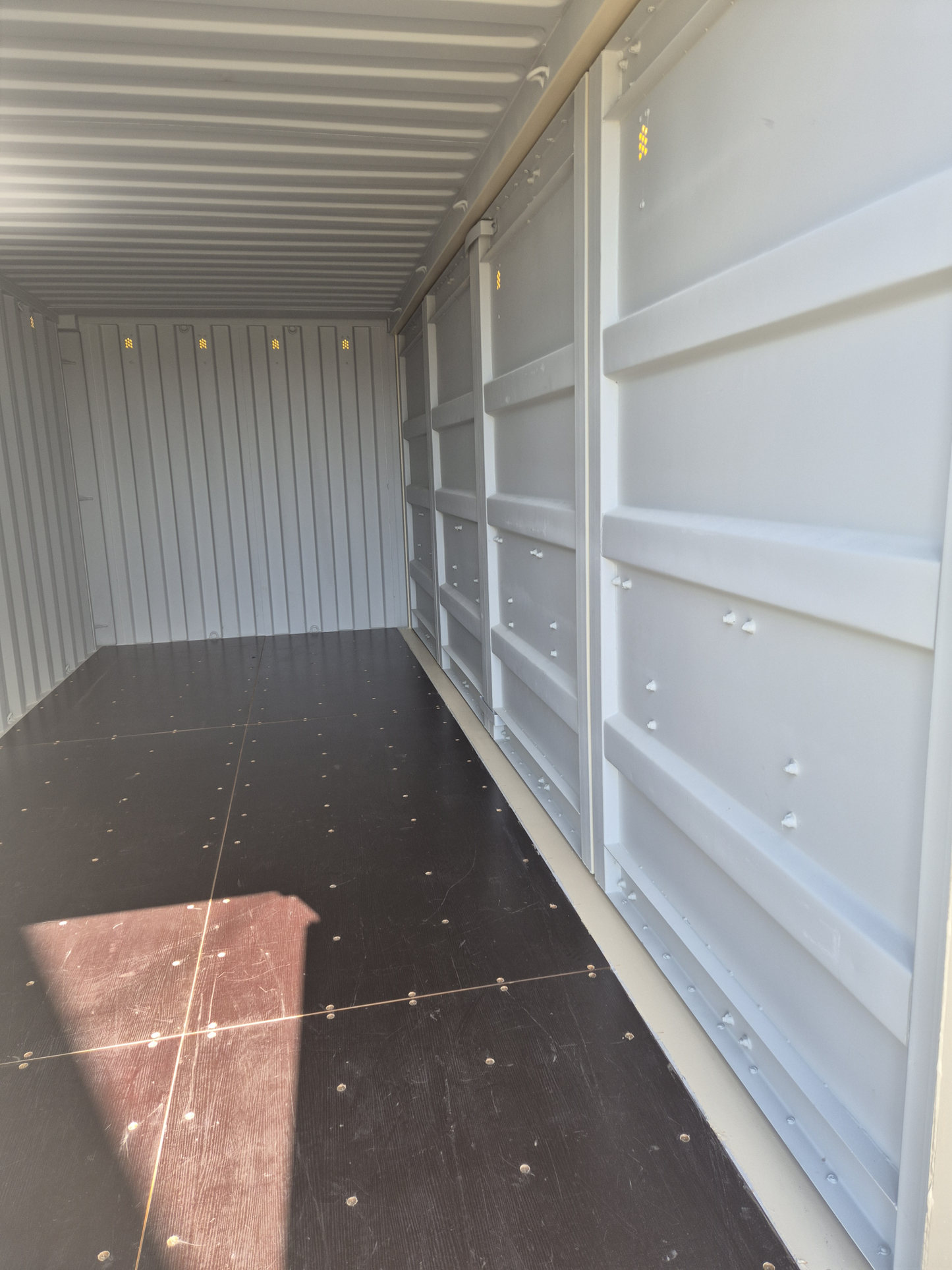 A GRADE 20FT SIDE OPENING CONTAINER done 1 trip