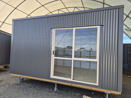 NEWLY BUILT NZ Coloursteel 4.8m x 2.7m, 13m2