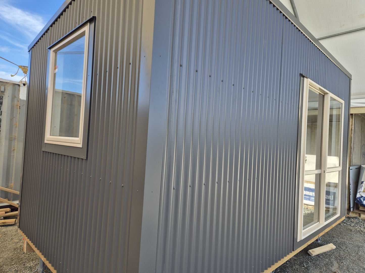 NEWLY BUILT NZ Coloursteel 4.8m x 2.7m, 13m2