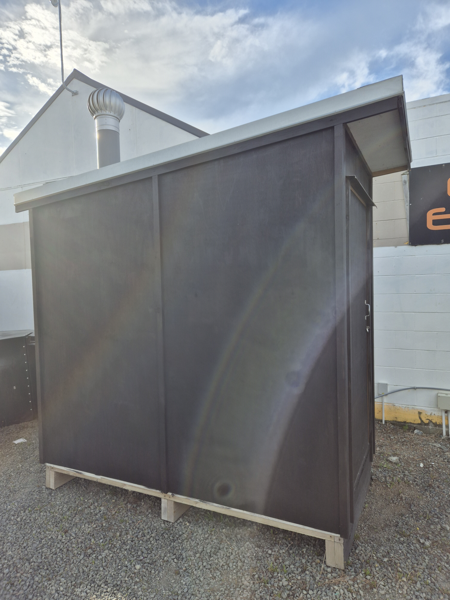 NEW Bio loo toilet unit, with tanks, shed included