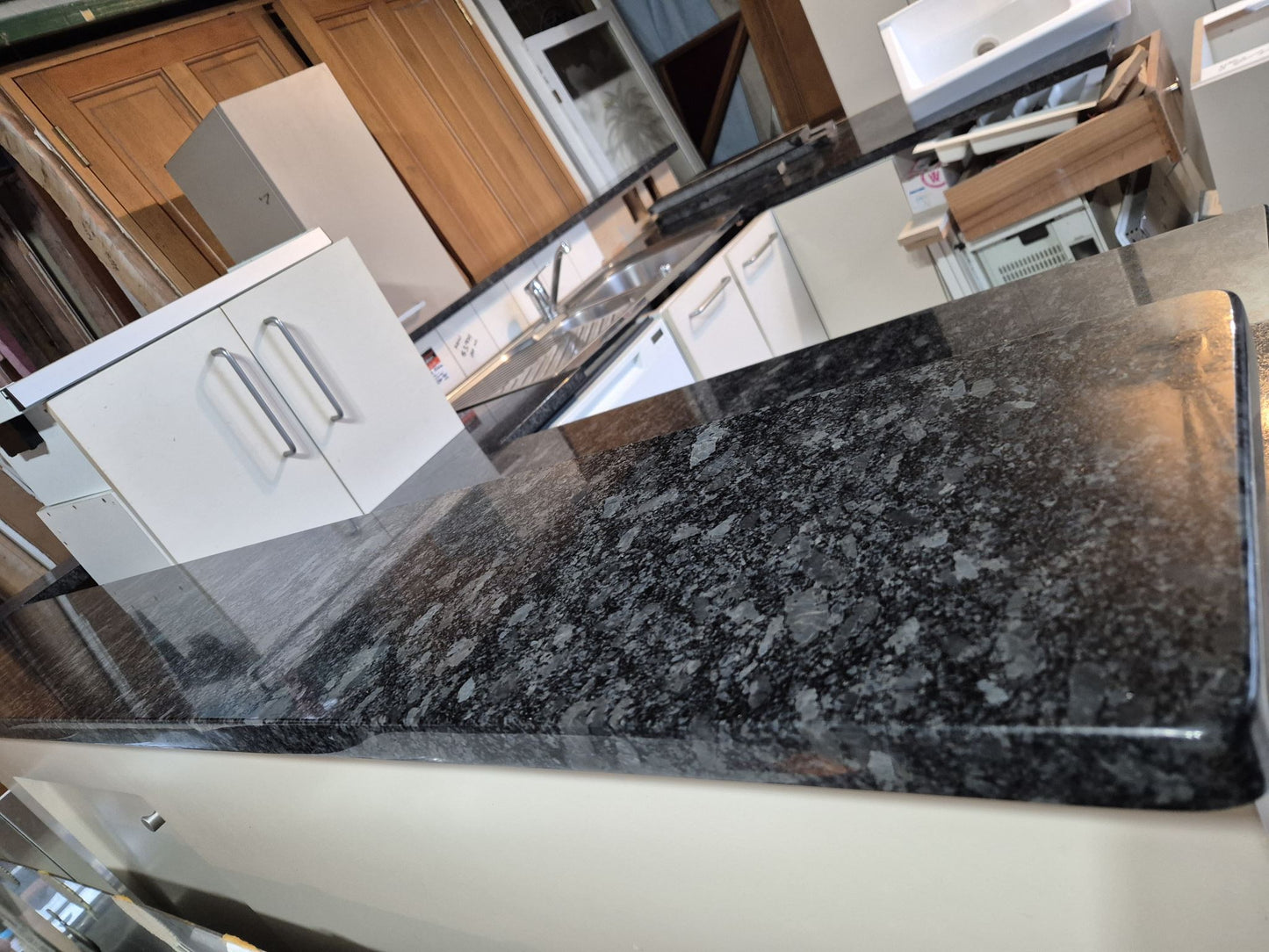 Complete Kitchen, Beautiful Black Granite bench tops **SALE* WAS $7999