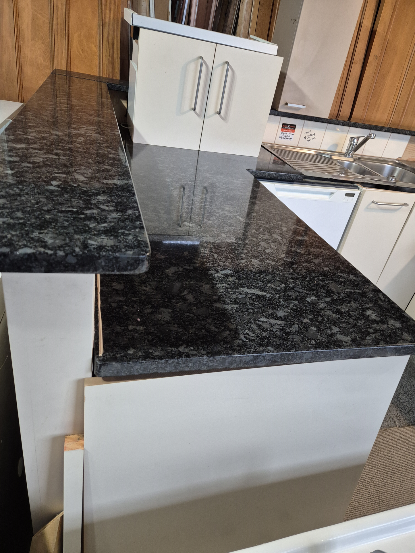 Complete Kitchen, Beautiful Black Granite bench tops **SALE* WAS $7999