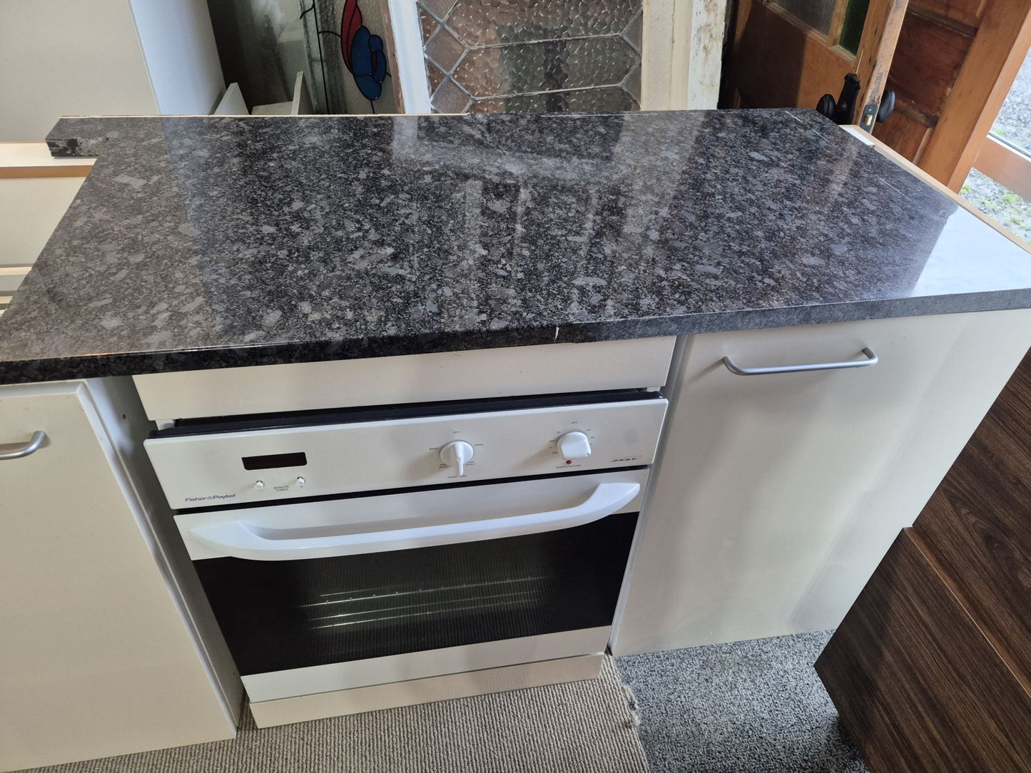 Complete Kitchen, Beautiful Black Granite bench tops **SALE* WAS $7999