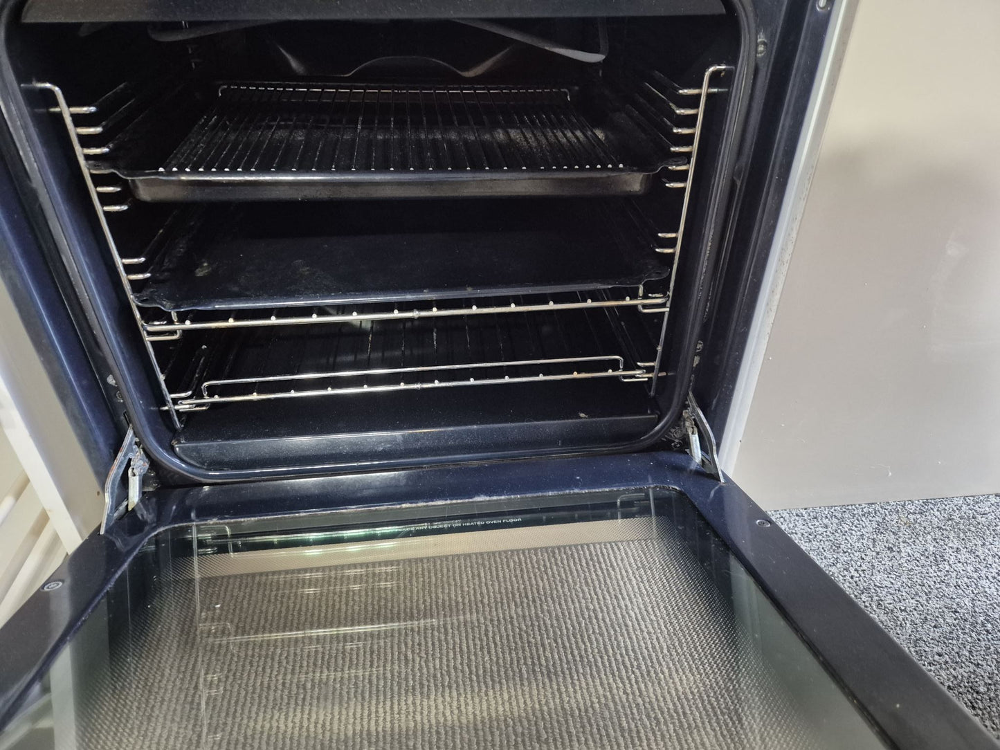 Complete Kitchen, Beautiful Black Granite bench tops **SALE* WAS $7999