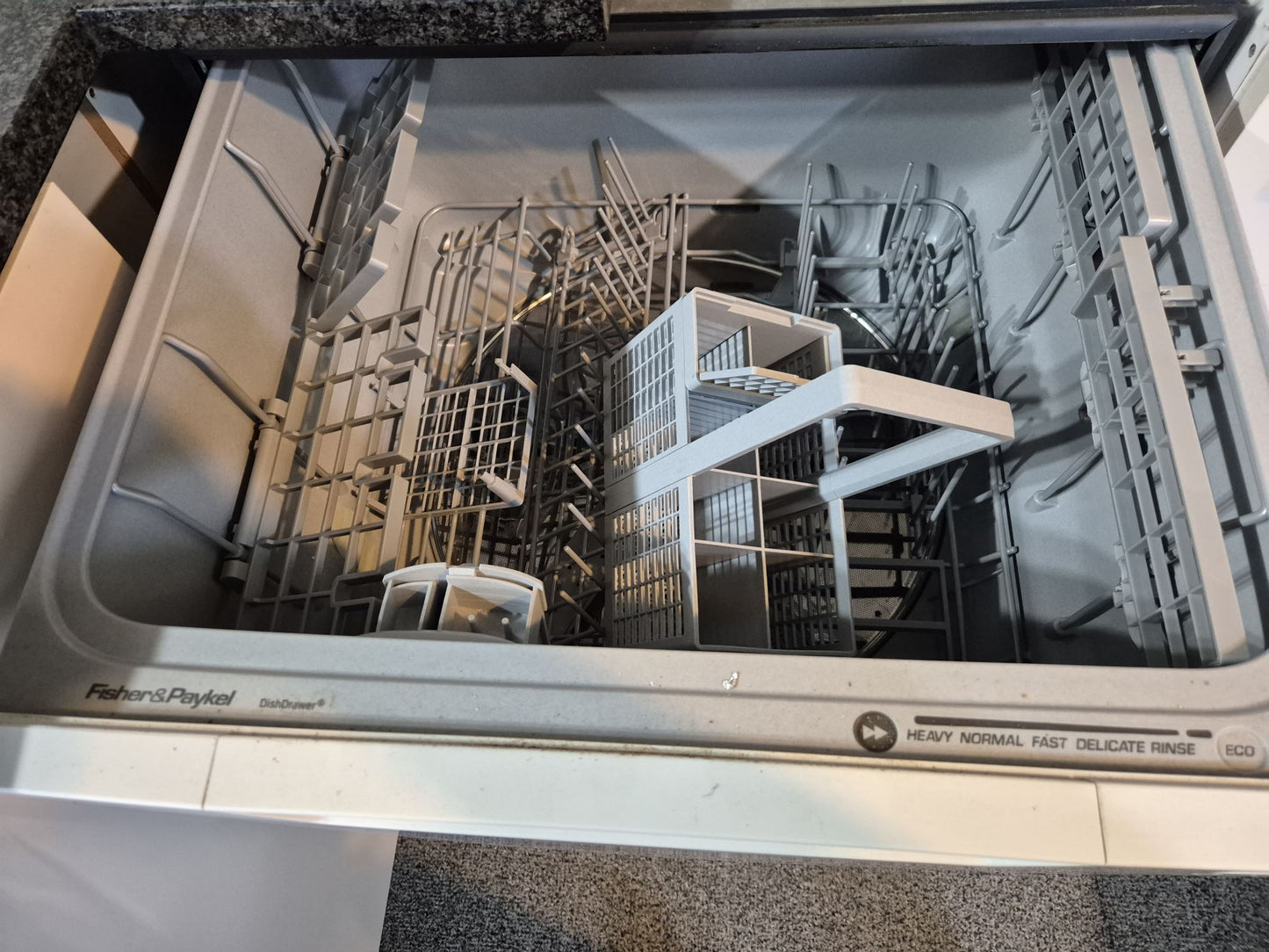 Complete Kitchen, Beautiful Black Granite bench tops **SALE* WAS $7999