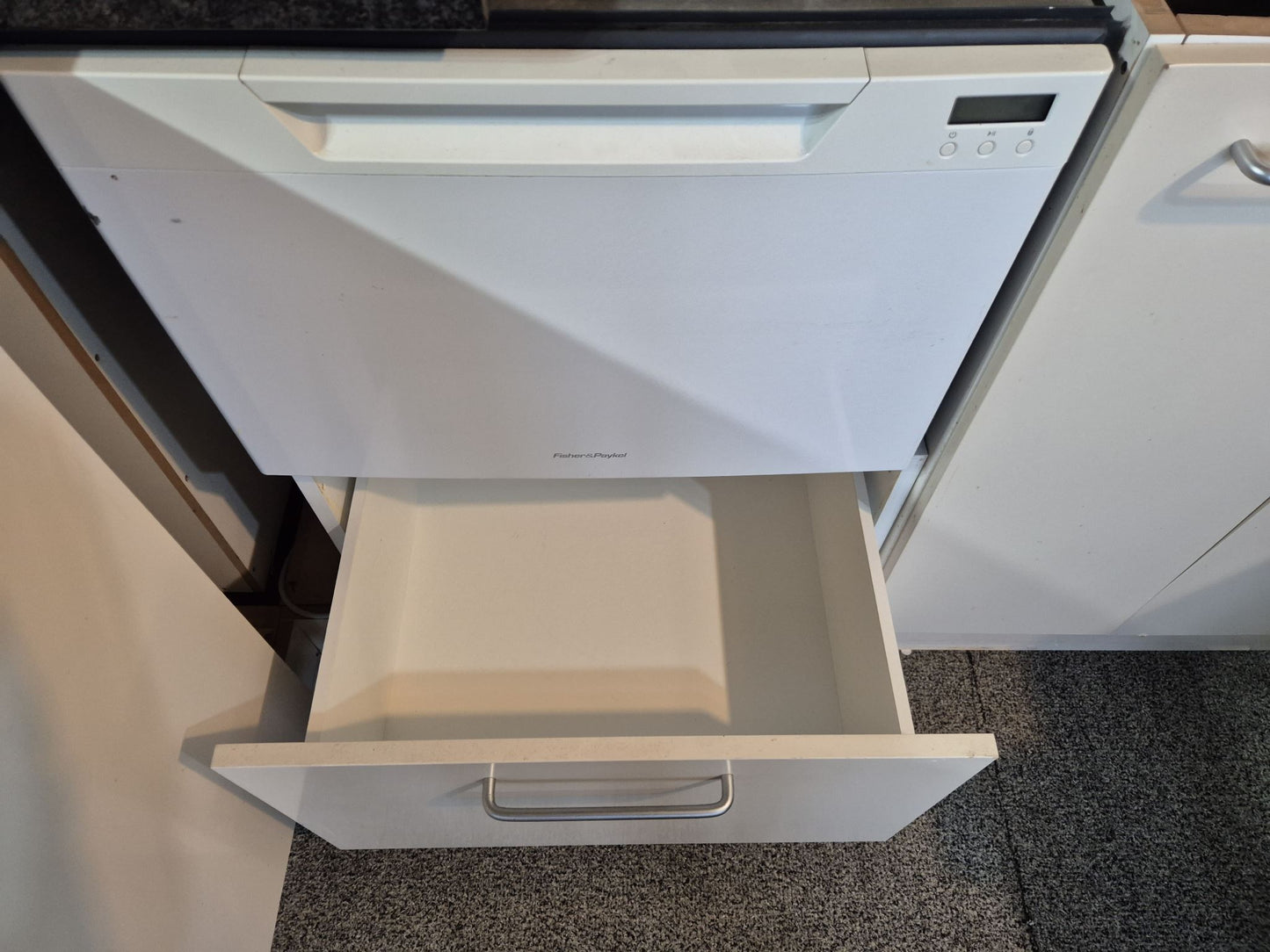 Complete Kitchen, Beautiful Black Granite bench tops **SALE* WAS $7999