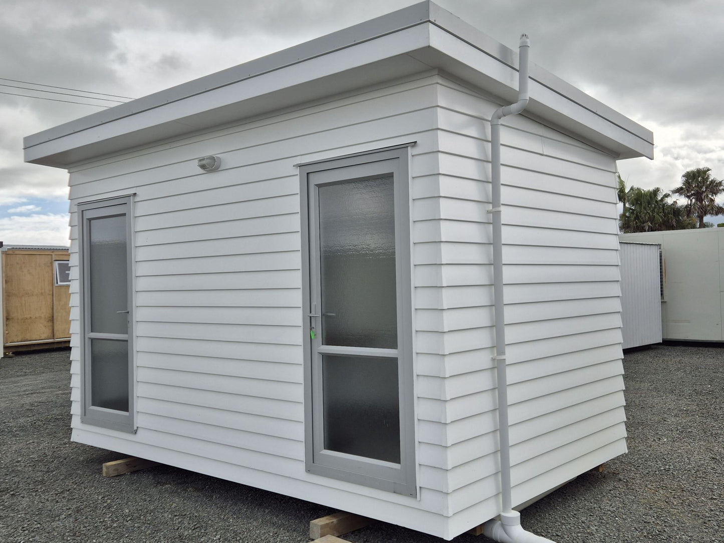 Double Toilet Block approx 4.8 x 2.6