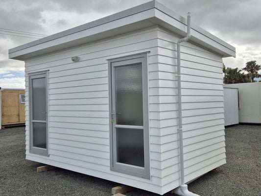 Double Toilet Block approx 4.8 x 2.6