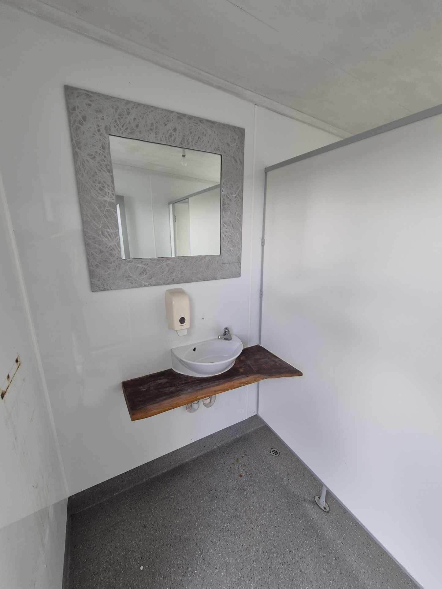 Double Toilet Block approx 4.8 x 2.6