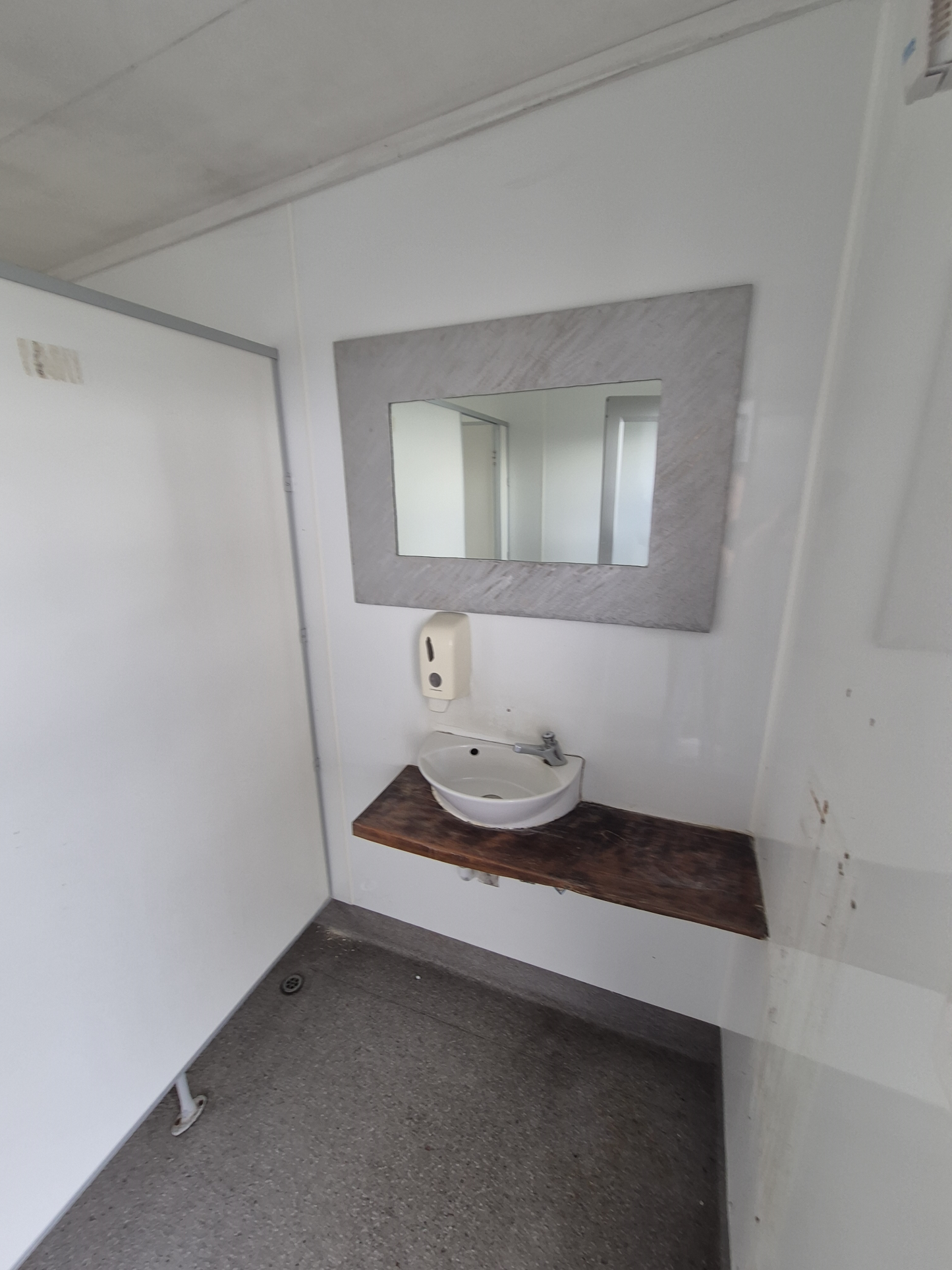 Double Toilet Block approx 4.8 x 2.6