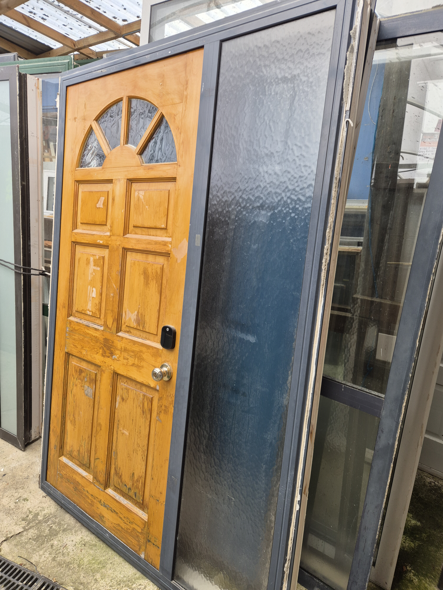 Entrance Door with sidelight 2050 H x 1400 W #2341