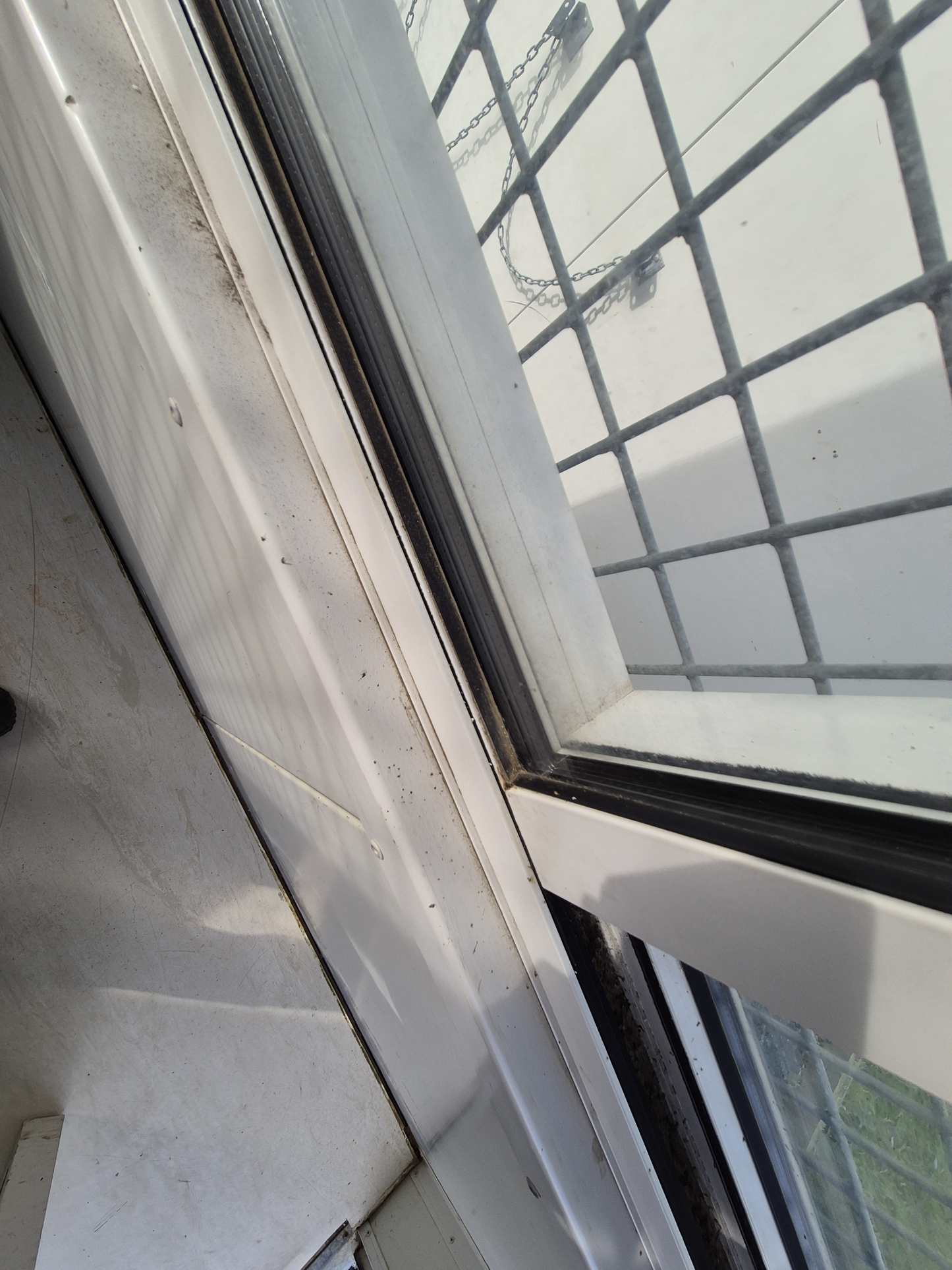 Small Portacom 2.4mSq Double glazed sliding windows. Matchin6x3m also available