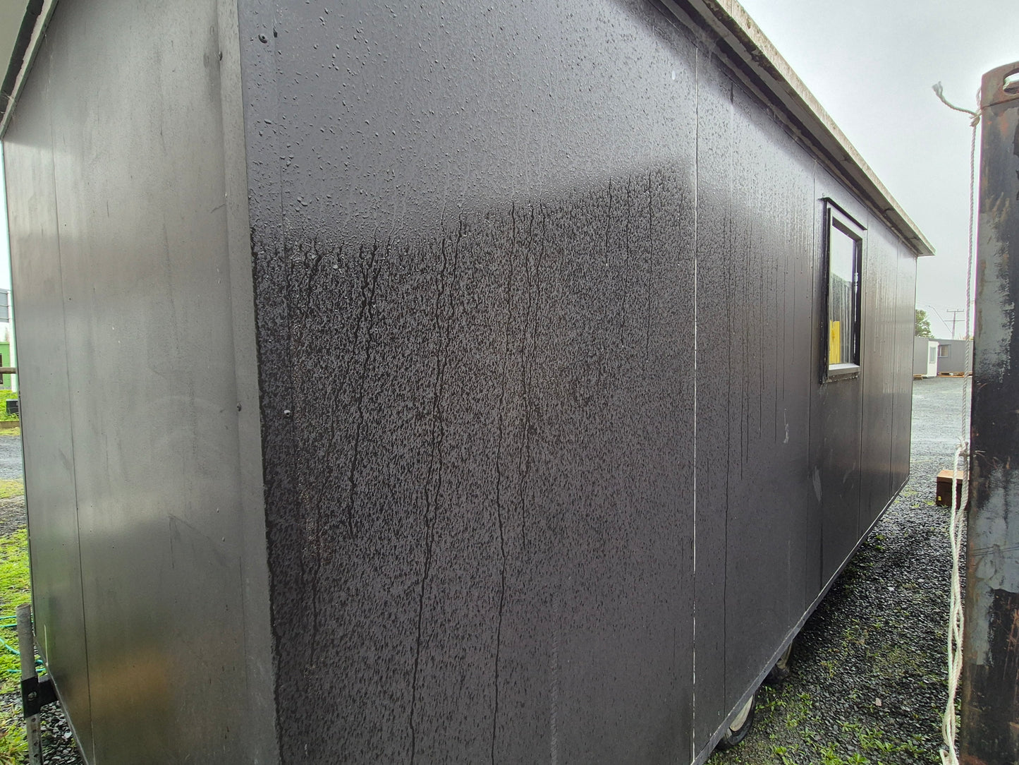 PORTABLE CABIN ON A DOUBLE AXEL TRAILER