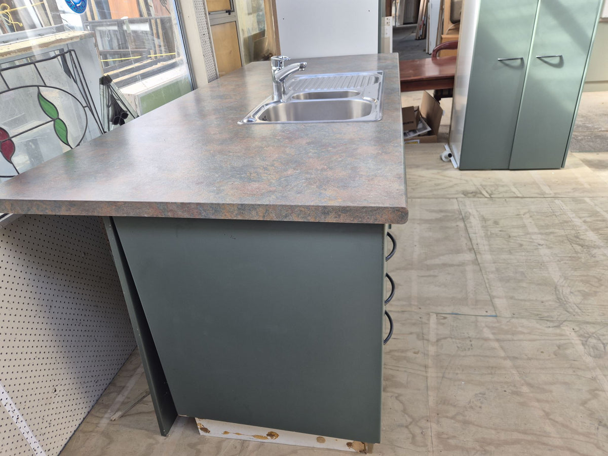 Breakfast Bar/ Island kitchen with 2 x Pantries Bench 1030 x 2305 L