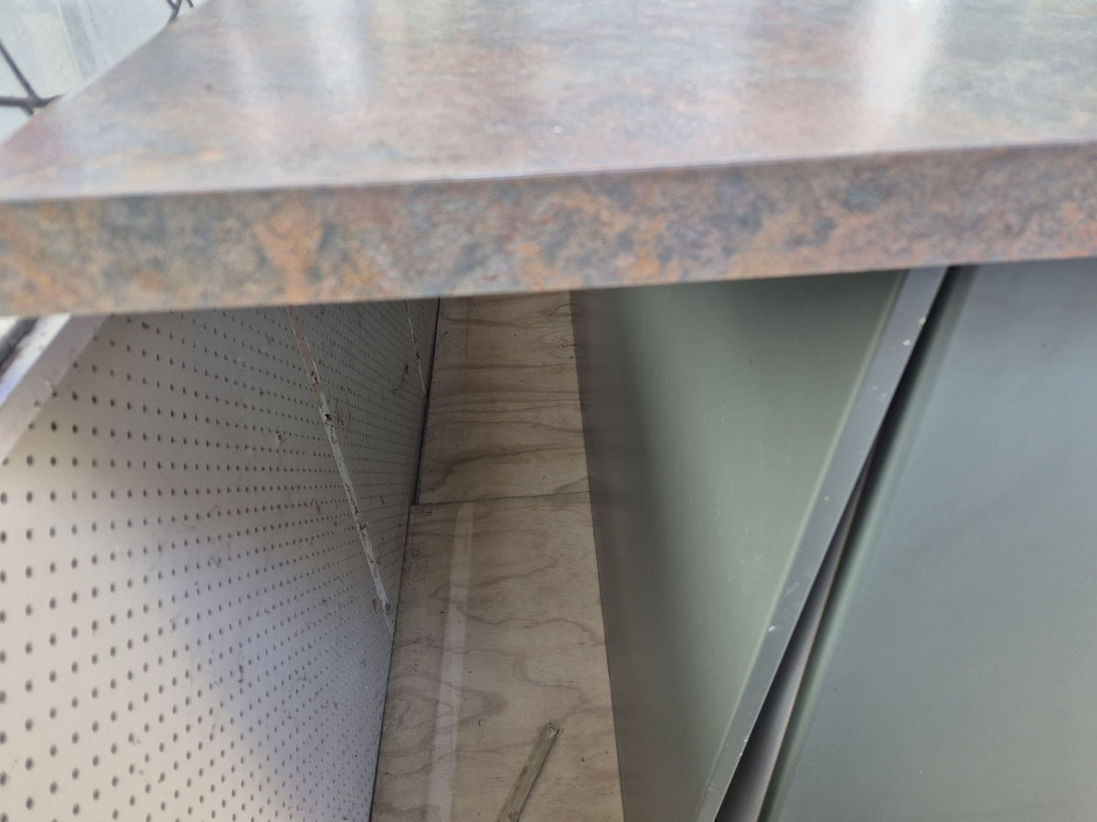 Breakfast Bar/ Island kitchen with 2 x Pantries Bench 1030 x 2305 L
