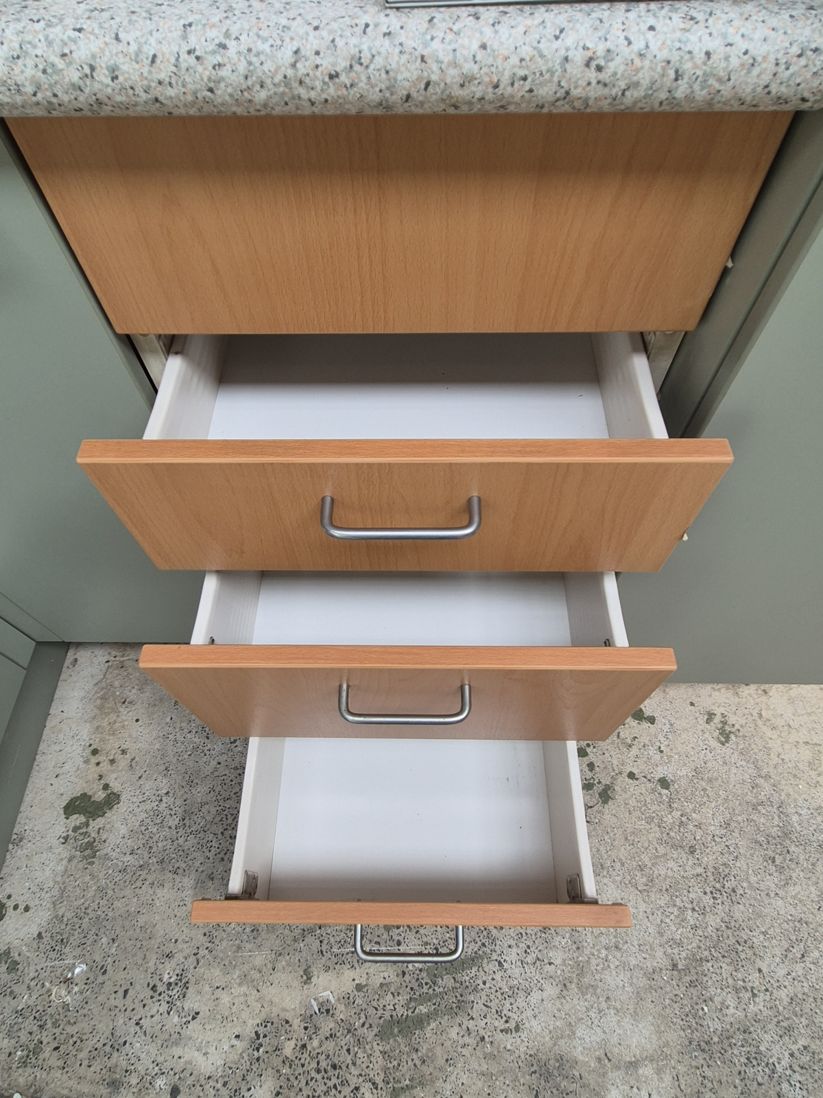 Compact U Shape Kitchen 2690 Long with pull out pantry