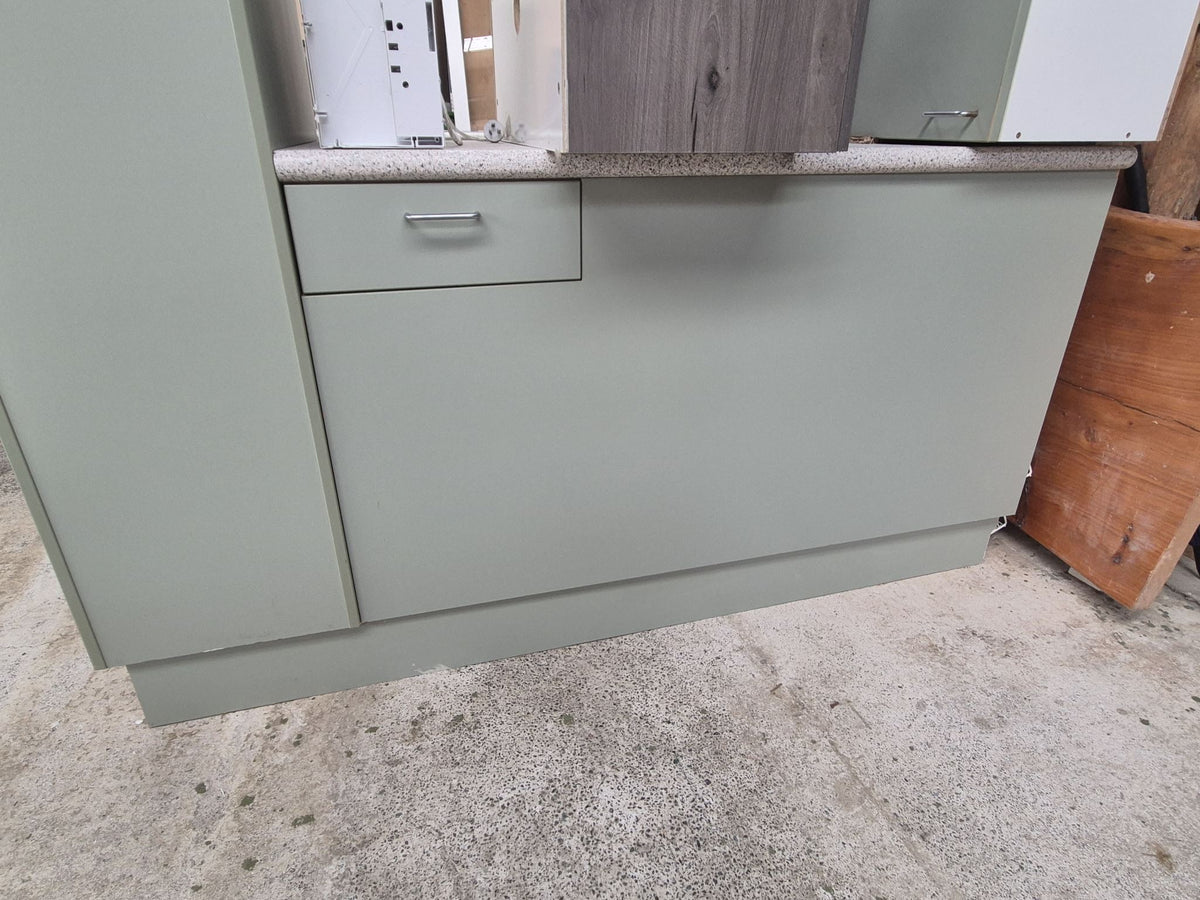 Compact U Shape Kitchen 2690 Long with pull out pantry