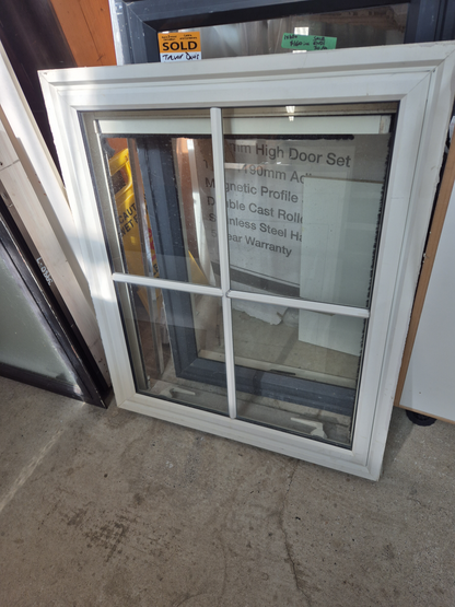 Off White Small Window 900 H x 760 W with flyscreen #2529